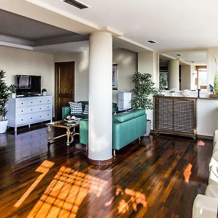 Laura's Penthouse Appartement
